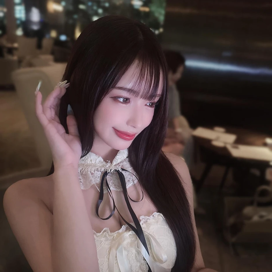 Nổi tiếng nhờ gợi cảm, hot girl Nhật Bản bất ngờ khoe bộ sưu tập hiếm có khó tìm, trị giá hơn 150 triệu đồng