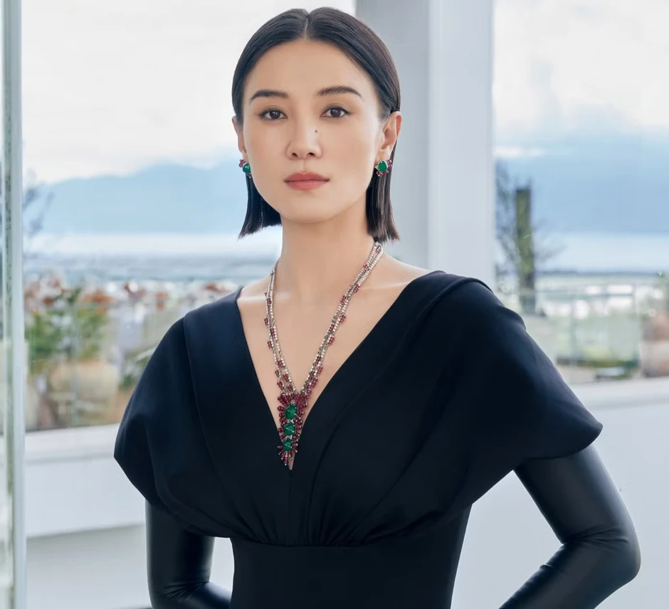 Nữ diễn viên bị chỉ trích dữ dội Nữ diễn viên bị chỉ trích dữ dội