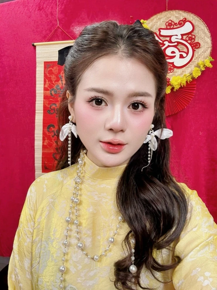 Nữ diễn viên quê Thanh Hóa gây chú ý với màn chặn xe “cưa” Duy Hưng