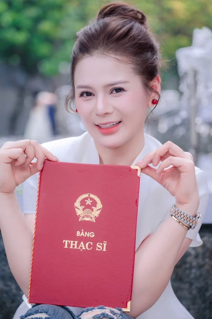 Nữ diễn viên quê Thanh Hóa gây chú ý với màn chặn xe “cưa” Duy Hưng