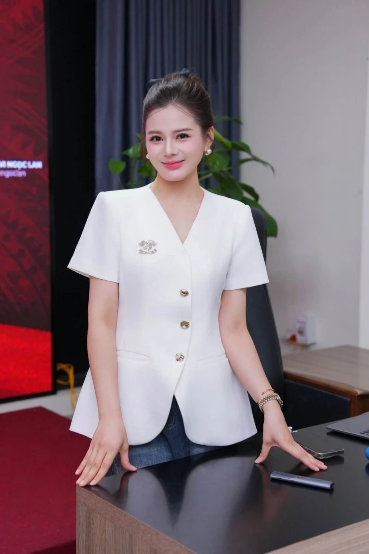 Nữ diễn viên quê Thanh Hóa gây chú ý với màn chặn xe “cưa” Duy Hưng
