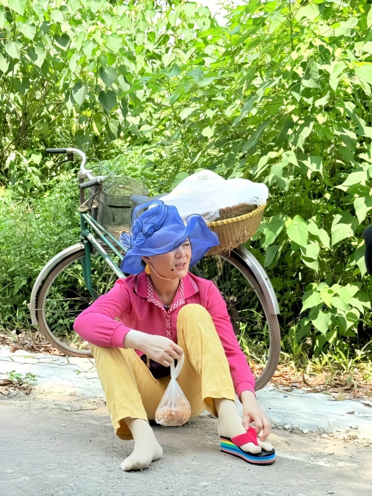 Nữ diễn viên quê Thanh Hóa gây chú ý với màn chặn xe “cưa” Duy Hưng