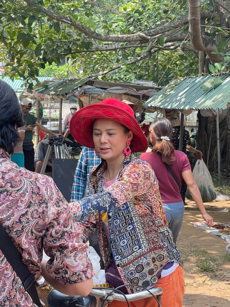 Nữ diễn viên quê Thanh Hóa gây chú ý với màn chặn xe “cưa” Duy Hưng