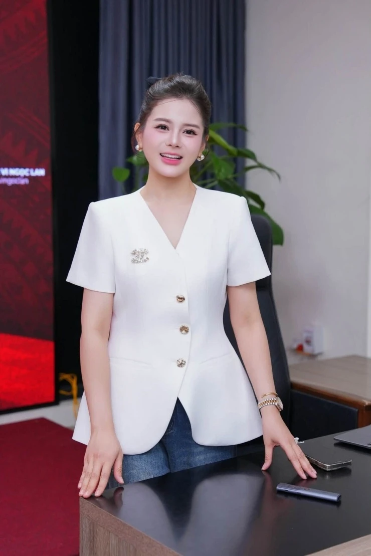 Nữ diễn viên quê Thanh Hóa gây chú ý với màn chặn xe “cưa” Duy Hưng