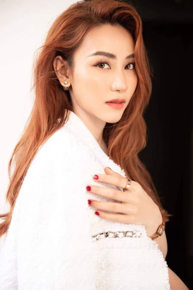 Nữ diễn viên U50 "chơi lớn", đón sinh nhật bằng bộ ảnh "mát mẻ" khiến CĐM ngỡ ngàng