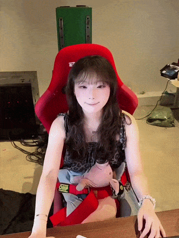 Nữ streamer gây sốc với "ghế tr.a t.ấn", câu donate bất chấp khiến CĐM sững sờ