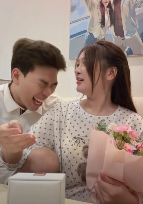 Nữ streamer Việt được tặng nhẫn kim cương gần 10k USD Nữ streamer Việt được tặng nhẫn kim cương gần 10k USD
