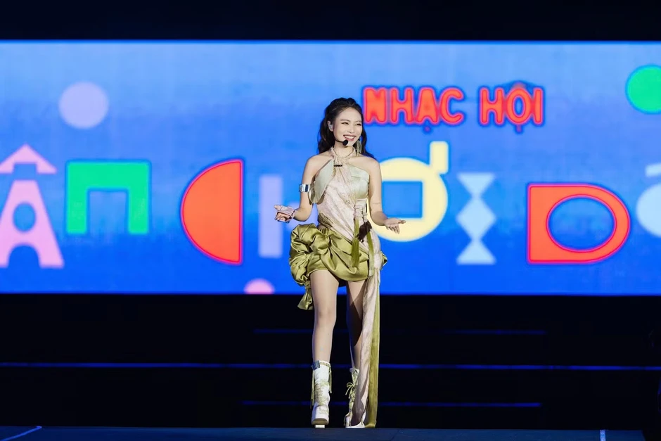 Phương Mỹ Chi làm đám cưới ở TPHCM, 5.000 khán giả đến dự