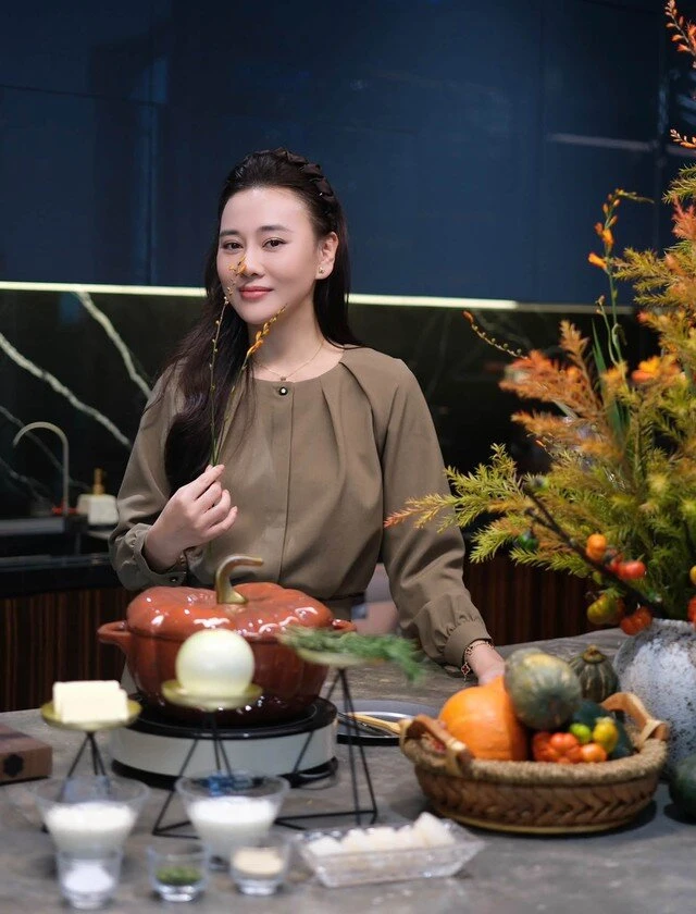 Phương Oanh ở tuổi 37 tận hưởng cuộc sống bên cặp song sinh đáng yêu Phương Oanh ở tuổi 37 tận hưởng cuộc sống bên cặp song sinh đáng yêu