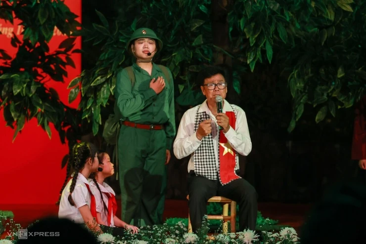 Phút lắng đọng ở đêm nghệ thuật Khúc tri ân Phút lắng đọng ở đêm nghệ thuật Khúc tri ân