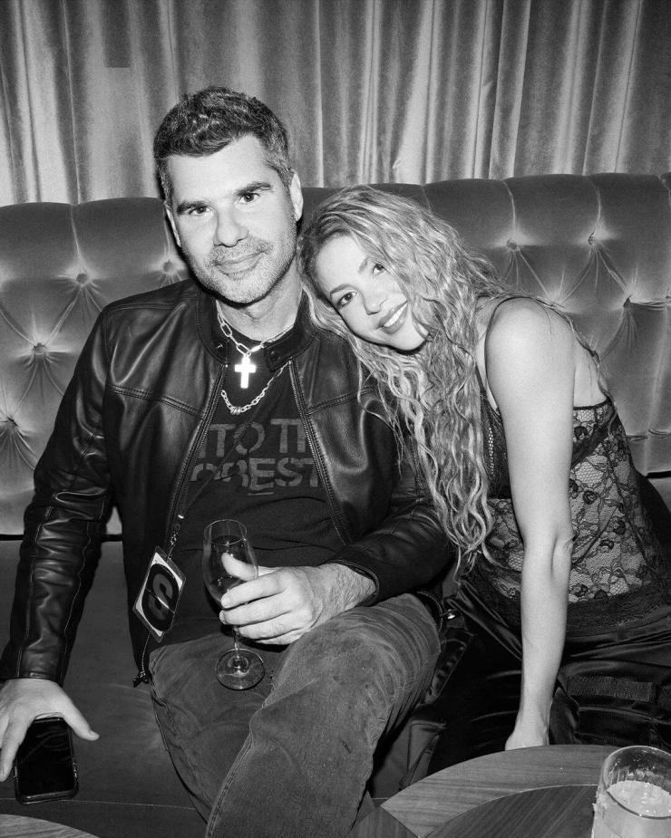 Shakira đăng ảnh thân mật với bạn trai cũ