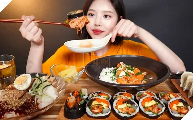 Siết chặt lằn ranh nội dung cực đoan: YouTube thẳng tay tắt kiếm tiền các kênh Mukbang ăn uống vô tội vạ, làn sóng lo ngại bao trùm giới sáng tạo nội dung