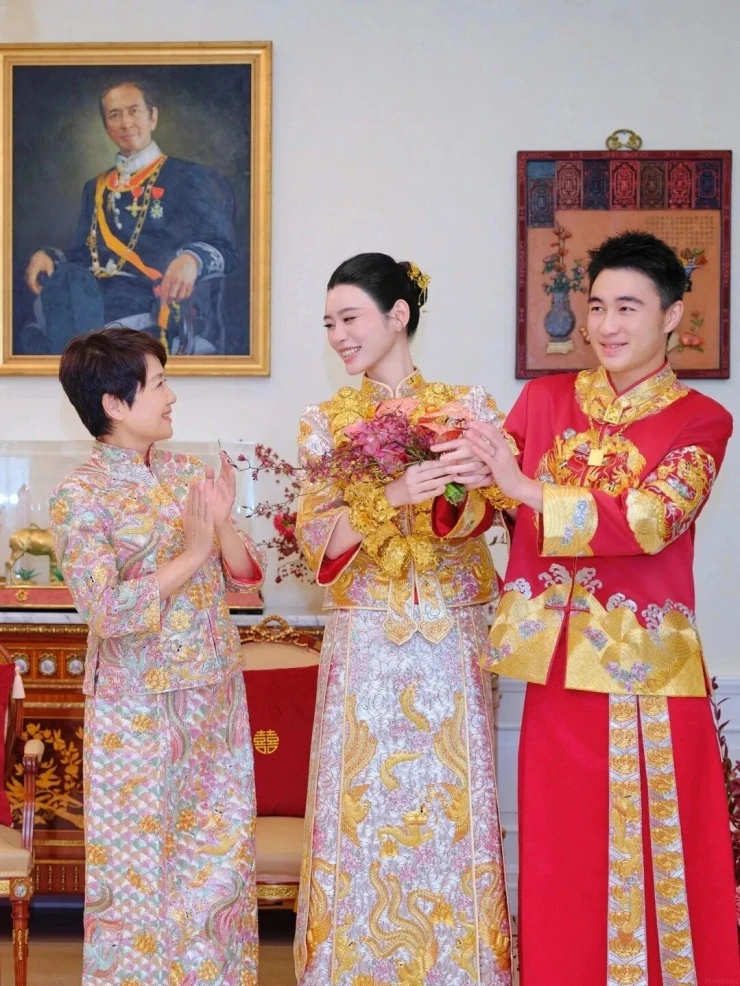 Siêu mẫu Hề Mộng Dao đeo vàng trĩu cổ trong lễ cưới với chồng đại gia