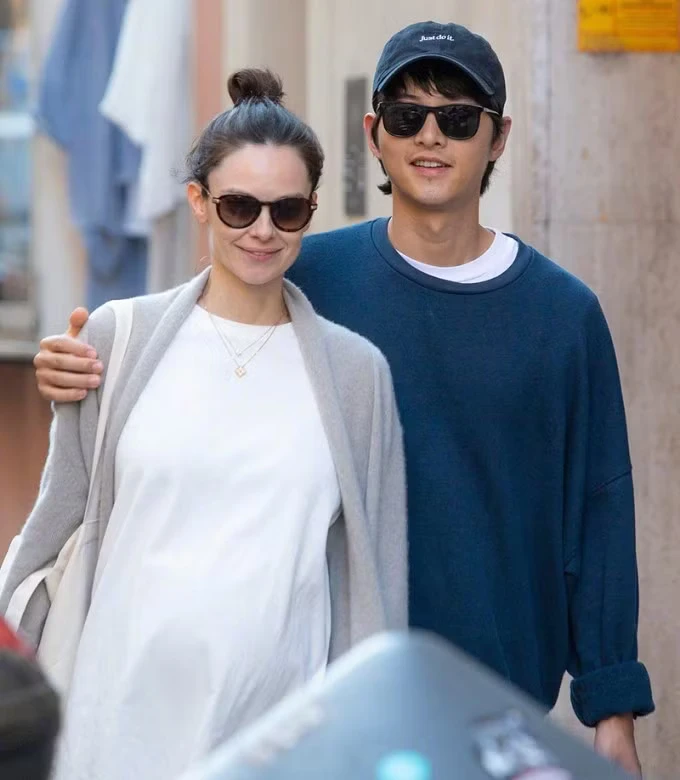 Song Joong Ki bỏ đi khi nhắc tên Song Hye Kyo
