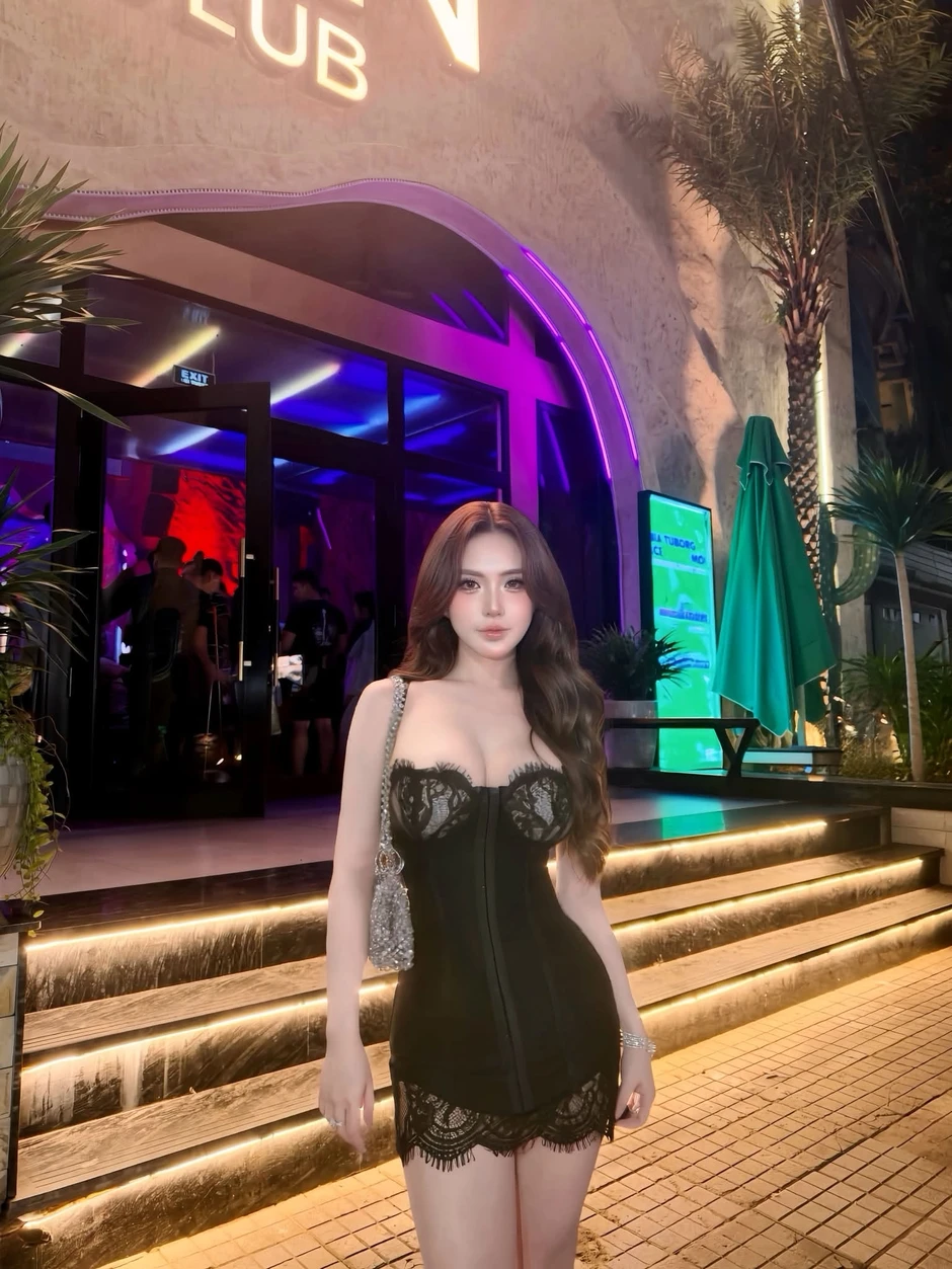 Thoát vai "mẹ bỉm", hot girl "gây mê" với vóc dáng không thể tin được