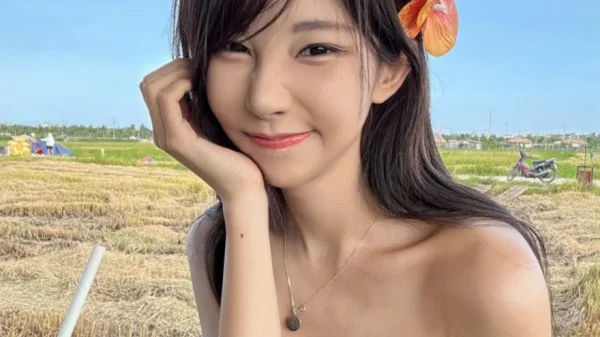 Bất ngờ sang Việt Nam, nữ idol xinh đẹp khiến fan được một phen ngỡ ngàng kenhtingame com thumb bat ngo sang viet nam nu idol xinh dep khien fan duoc mot phen ngo ngang 23561791115161346 940w