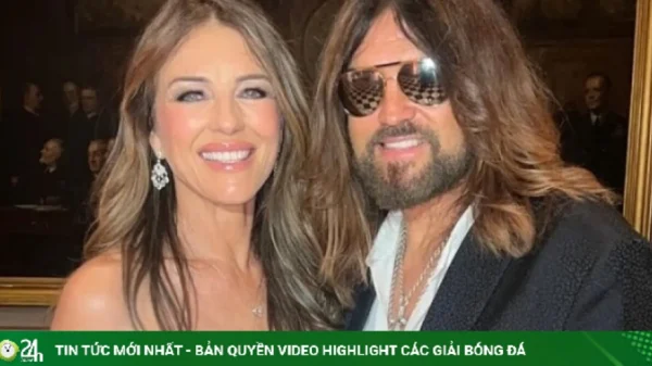 Bố Miley Cyrus đính hôn với Elizabeth Hurley kenhtingame com thumb bo miley cyrus dinh hon voi elizabeth hurley 55571792224412033 940w