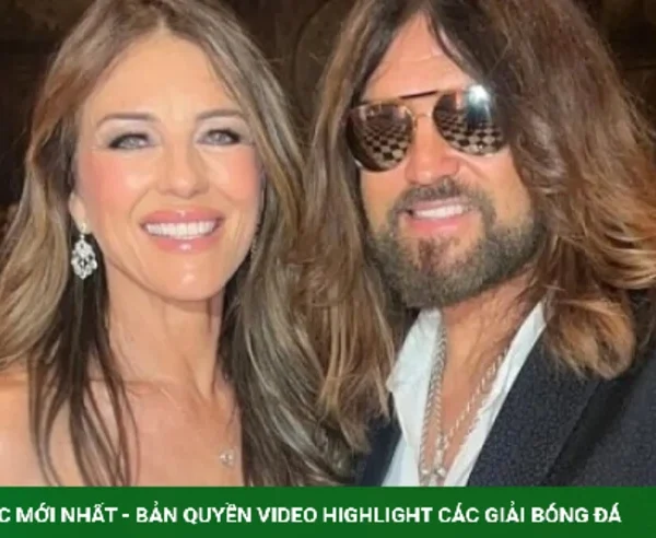 Bố Miley Cyrus đính hôn với Elizabeth Hurley kenhtingame com thumb bo miley cyrus dinh hon voi elizabeth hurley 55571792224412033 940w