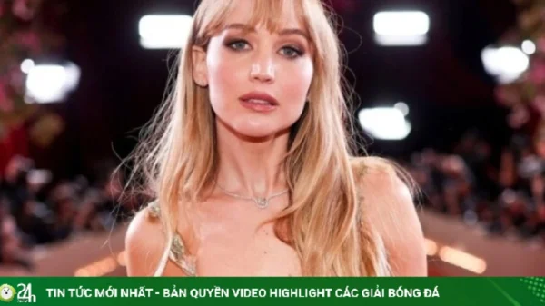 Jennifer Lawrence nâng ngực để trở thành bà mẹ quyến rũ kenhtingame com thumb jennifer lawrence nang nguc de tro thanh ba me quyen ru 03271793270930666 940w