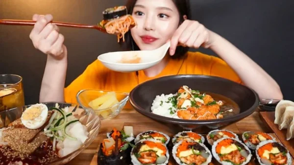 Siết chặt lằn ranh nội dung cực đoan: YouTube thẳng tay tắt kiếm tiền các kênh Mukbang ăn uống vô tội vạ, làn sóng lo ngại bao trùm giới sáng tạo nội dung kenhtingame com thumb siet chat lan ranh noi dung cuc doan youtube thang tay tat kiem tien cac kenh mukbang an uong vo toi va lan song lo ngai bao trum gioi sang tao noi dung 957a1792737164578 940w
