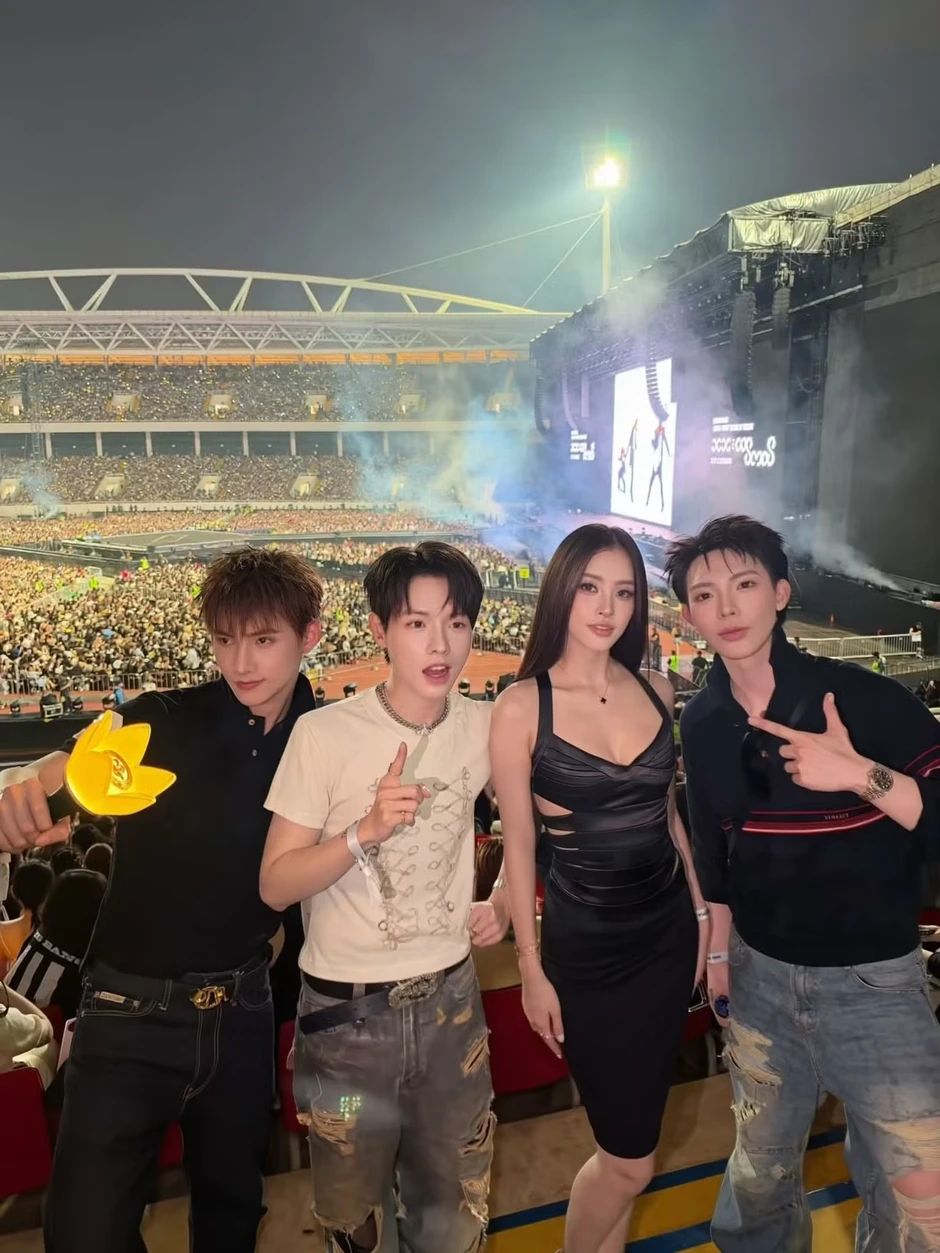 Tiểu Vy, Phương Mỹ Chi và cả showbiz Việt đi xem Big Bang