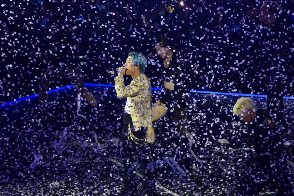 Tiểu Vy, Phương Mỹ Chi và cả showbiz Việt đi xem Big Bang