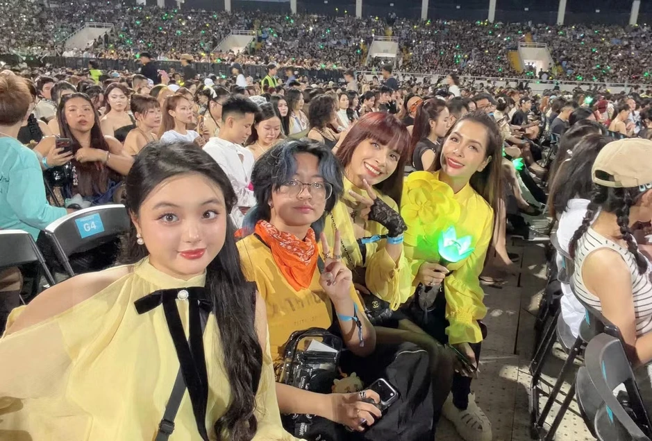 Tiểu Vy, Phương Mỹ Chi và cả showbiz Việt đi xem Big Bang