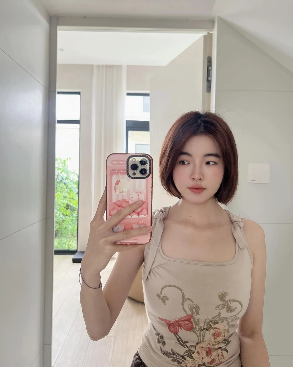 Từ bạn gái đứng sau hào quang của SofM, LiLy giờ đây khiến tất cả phải ngỡ ngàng