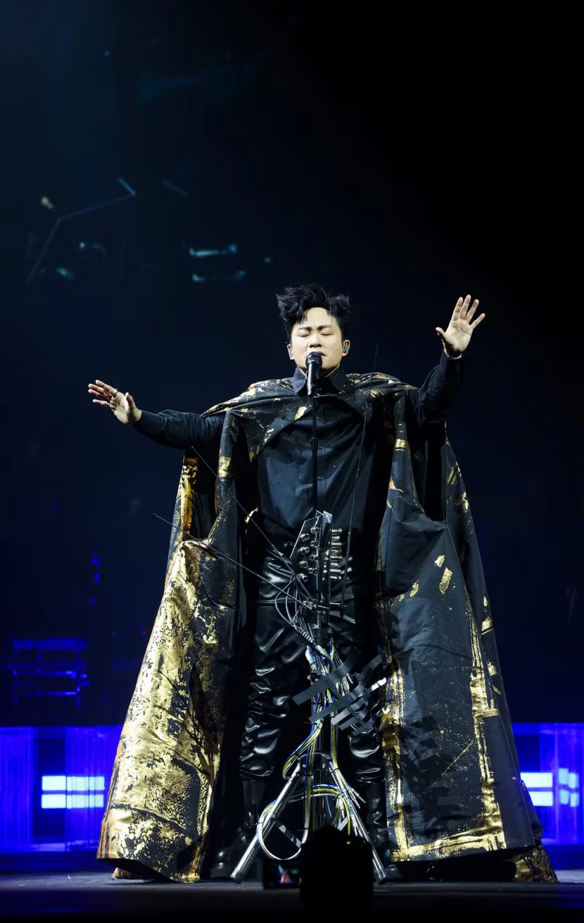 Tùng Dương bán hết 15.000 vé xem Concert sau 6 giờ mở bán